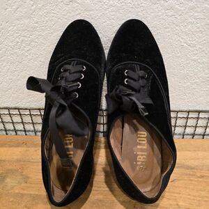 Anthropologie Bibi Lou Velvet Flats With Ribbon Laces Sz 37 (US-6.5)